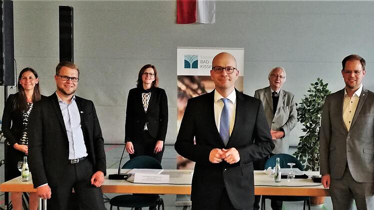 OB Dirk Vogel (Mitte) gab den Startschuss zur Kampagne "Sicher übernachten" mit (von links) Wirtschaftsförderin Svenja Melchert, Christian Seynstahl (IHK Mainfranken), Kurdirektorin Silvie Thormann, dem Dehoga-Kreisvorsitzenden Heinz Stempfle, Jan-Markus Momberg (IHK Mainfranken).