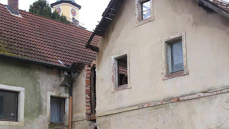Ein Stück der Mühlenmauer bleibt stehen, um das Nachbarhaus nicht zu gefährden.Dagmar Besand