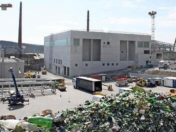 Bei Wiegand-Glas entsteht derzeit die neue Scherbenaufbereitungsanlage, weltweit wohl ein einmaliges Projekt. Foto: Veronika Schadeck