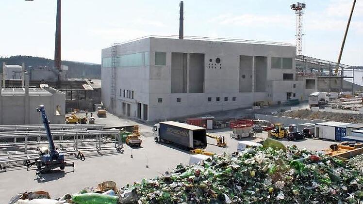 Bei Wiegand-Glas entsteht derzeit die neue Scherbenaufbereitungsanlage, weltweit wohl ein einmaliges Projekt. Foto: Veronika Schadeck