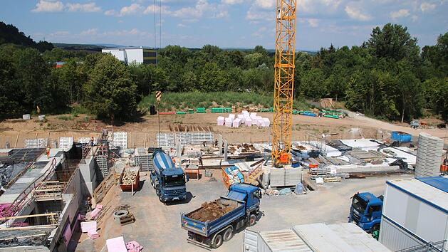 Blick vom Studienseminar auf den &ouml;stlichen  Teil der Baustelle. S&auml;mtliche Arbeiten liegen voll m Zeitplan. Thomas Malz
