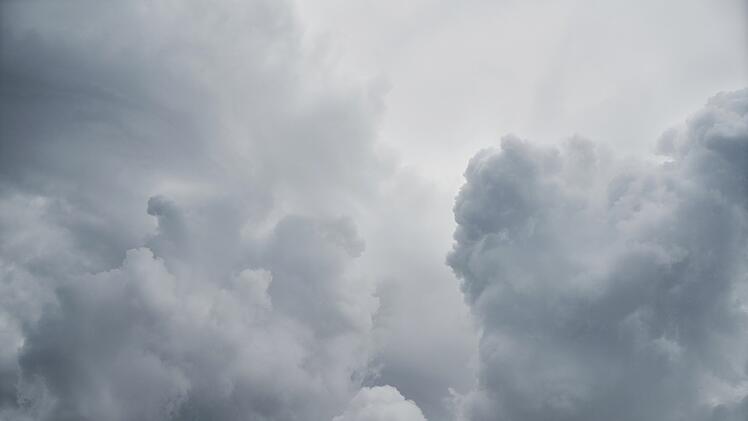 Wolken, Schauer und Gewitter in Franken