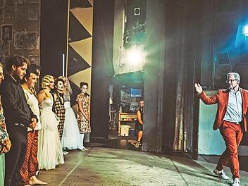 Am Donnerstag um 18 Uhr l&auml;dt das Landestheater Coburg zur Soiree f&uuml;r die neue sparten&uuml;bergreifende Produktion &bdquo;Der goldene Hahn&ldquo; ins Gro&szlig;e Haus.