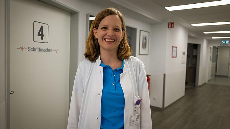 Dr. Conchita Ruiz-Mohné im Krankenhaus Porz am Rhein. Die Cardiologin ist Expertin für weibliche Herz- und Gefäßmedizin. Der Bereich wurde lange Zeit vernachlässigt.