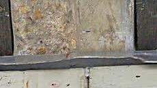 Die Außenkonstruktion war nur lose eingehängt. Ein Blech verdeckte dies.