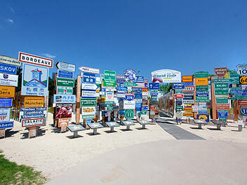 Der Fernweh-Park bei Hof lädt dich zu einer gedanklichen Reise um die Welt ein.