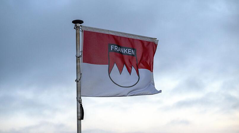 Wetter in Franken: M&auml;chtiges Orkantief bringt viel Regen am Sonntag