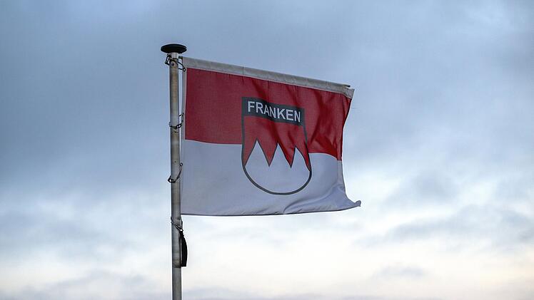 Wetter in Franken: M&auml;chtiges Orkantief bringt viel Regen am Sonntag