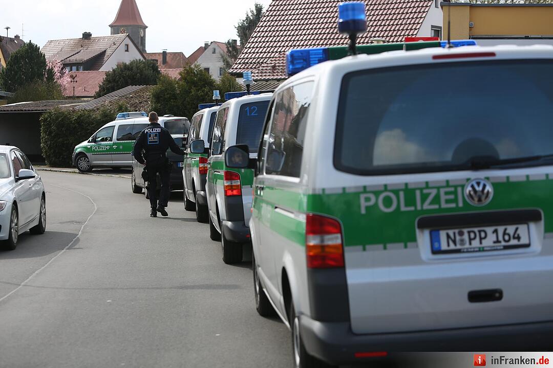 Bankfiliale in Kornburg ueberfallen - Taeter noch auf der Flucht