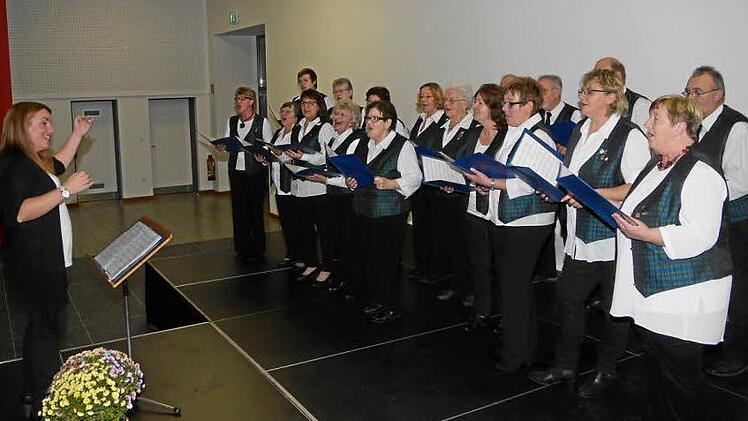 Die Liedertafel Hafenpreppach mit Helena Perez Martinez als Dirigentin