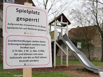 Gesperrte Spielplätze:  Kommt es bald wieder soweit? Das Foto aus dem Höchstadter Engelgarten entstand mitten im sogenannten "Lockdown " am 22. März.  Foto: Archiv/Christian Bauriedel