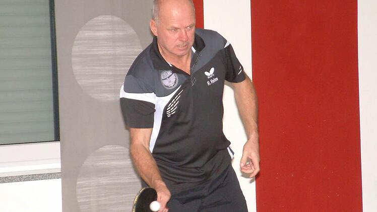Obwohl Roland Rehm vom DJK-SV Neufang II gegen den TTC Alexanderhütte II seine zwei Einzel gewann, kam sein abstiegsgefährdetes Team in der 1. Kreisliga über ein 8:8 nicht hinaus.  Foto: Hans Franz