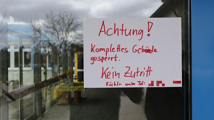 Wegen zu hoher Kohlenmonoxidbelastung, verursacht durch Heiz-Pellets, ist die Grundschule in Reckendorf voraussichtlich bis Mittwoch geschlossen. Foto: Matthias Hoch