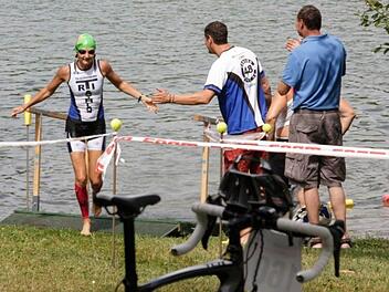 Auch in Hofheim: raus aus dem Wasser und z&uuml;gig aufs Rad schwingen Foto: cama