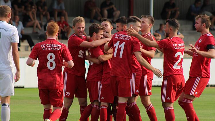 Tor f&uuml;r den FC Coburg! Erstmals gewannen die Vestekicker ein Landesligaspiel beim FC Lichtenfels. Foto: Hartmut Guhling