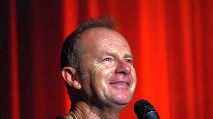 Willy Astor auf der Bühne des Kurtheaters. Foto: Klaus Werner