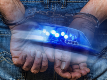 Ein 49-jähriger Mann greift am 4. Juni 2025 in Osthausen Polizeibeamte an, was zu einem Großeinsatz und einem Krankenhausaufenthalt eines Beamten führt.