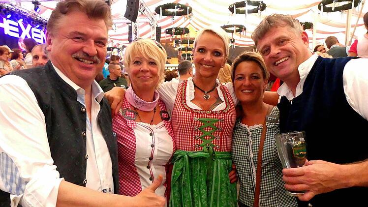 Klaus Peter Söllner (links) in bester Laune beim Kulmbacher Bierfest 2016. Foto: Dieter Hübner