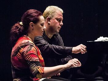 Duo-Spiel in Vollendung boten Aglika Genova und Liuben Dimitrov beim Coburger "Verein". Foto: Jochen Berger