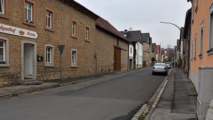 In der Brunnenstraße in Untertheres (im Bild) muss vor dem Ausbau der Straße der Kanal erneuert werden.Ulrike Langer