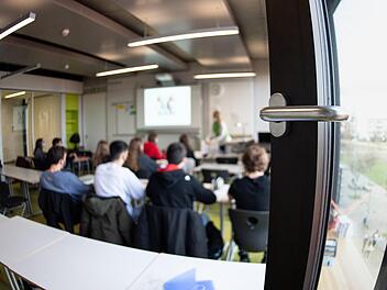 Der Bad Kissinger Finanz- und Verwaltungsausschuss debattierte heftig über Luftfilter und wie sich Unterricht im Herbst sicherstellen lässt.