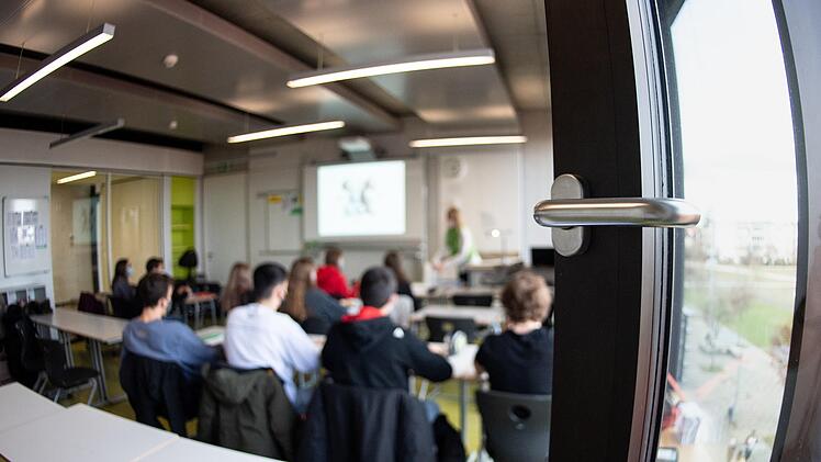 Der Bad Kissinger Finanz- und Verwaltungsausschuss debattierte heftig über Luftfilter und wie sich Unterricht im Herbst sicherstellen lässt.