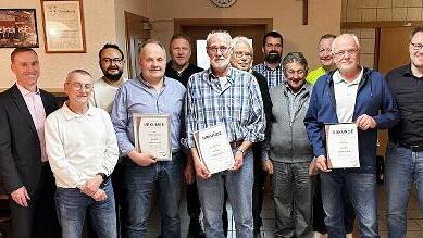 Vorstand und Geehrte beim Liederkranz Beuerfeld.
