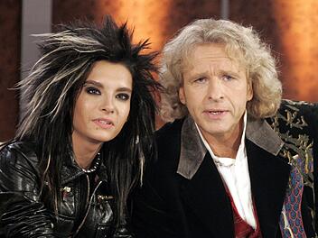 Bill Kaulitz nahm 2007 auf der "Wetten, dass ..?"-Couch neben Thomas Gottschalk Platz. Jetzt beerbt der Musiker den langj&auml;hrigen Showmaster gemeinsam mit seinem Zwillingsbruder.