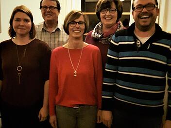 Der Vorstand von  "SANVoices" mit v. l.  Zweiter Vorsitzender Kathrin Zeitler, Schatzmeister Claus Heinrich, Vorsitzender Daniela Naujoks, Schriftführerin Andrea Angermann und Chorleiter Jörg Schmidtrei
