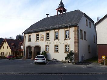 Das sanierte Kupferberger Rathaus war eines der Projekte, das Bürgermeister Kolenda in der Bürgerversammlung erwähnte.  Foto: Klaus-Peter Wulf