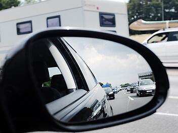 Auf der A73 ist es am Mittwochmorgen zu einem Unfall gekommen. Symbolfoto: Martin Gerten/dpa
