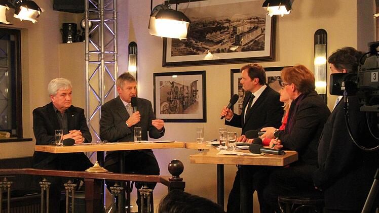 Am Dienstag diskutierte Dr. Reinhard Baar in der Alten Feuerwache mit Dr. Dieter Geis vom Hausärzteverband Bayern...