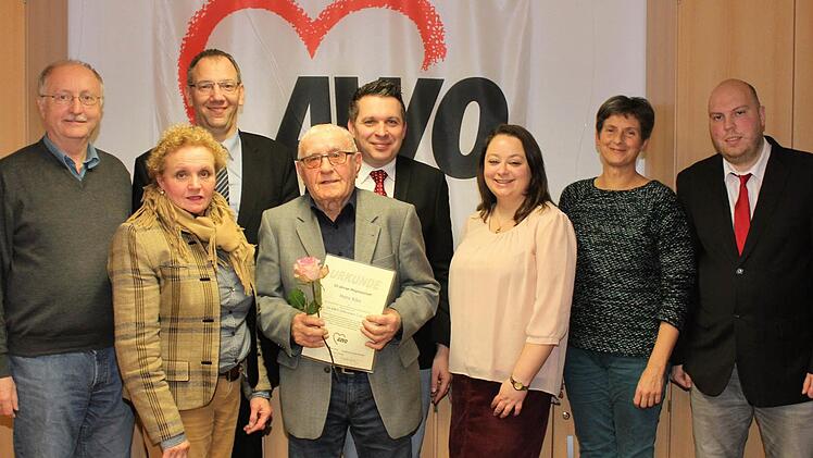 Der Awo-Ortsverein Coburg hat gewählt und geehrt (von links): Kreisvorsitzender Hubert Joppich, Adelheid Frankenberger, Dritter Bürgermeister Thomas Nowak, Jubilar Hans Börs, Geschäftsführer Carsten Höllein, Schriftführerin Isabel Zosig, Stadträtin Johanna Thomack und der stellvertretende Vorsitzende Thomas Götz. Foto: privat