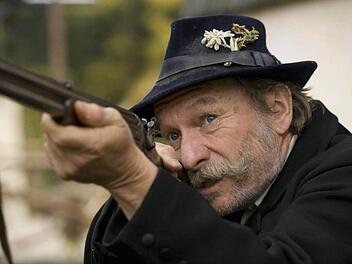 Franz Xaver Kroetz als Wilderer in dem Film "Die Geschichte vom Brandner Kaspar". Wilderer gab es bekanntlich auch im Spessart jede Menge. Foto: picture-alliance/DPA