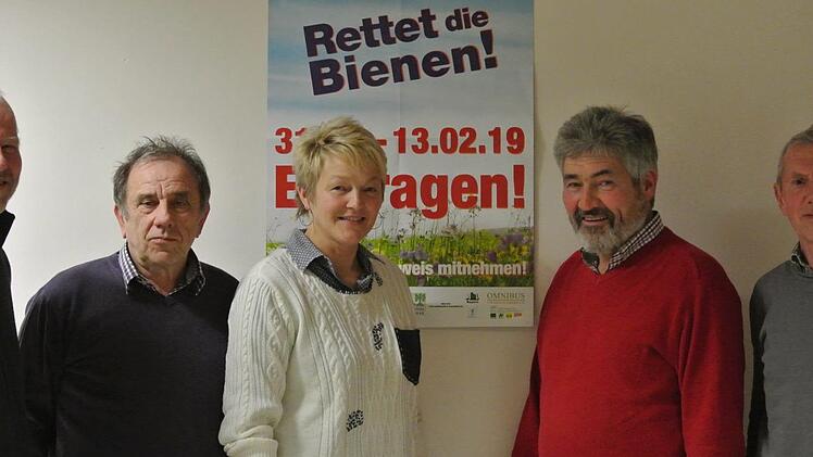 Machen sich f&uuml;r das Volksbegehren ab 31. Januar stark (von links ): Otto Weidner, Kurt Hammer, Marion Damm, Ludwig Wendler und Anton Reinhardt