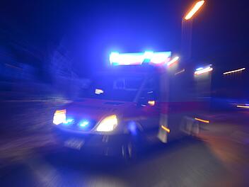 Frontalzusammenstoß mit einem Baum im Kreis Kulmbach: Fahrerin und Tochter (12) verletzt