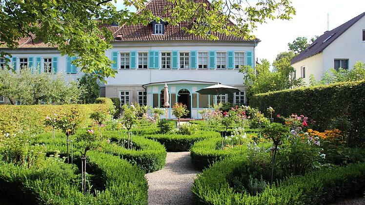 Blick in den Rosengarten und auf das Rückerthaus. : Christiane Lehmann