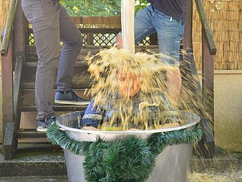 Kulmbach: Feierliche Zeremonie im M&ouml;nchshof - Brauerazubis traditionell getauft