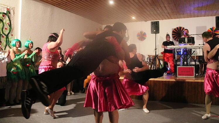 Männerballett in Wartmannsroth.  Foto: Gerd Schaar