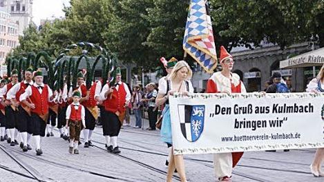 Botschafter ihrer Heimatstadt waren die Kulmbacher Büttner beim Kilianifest-Umzug in Würzburg. Foto: privat