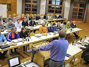 Sie hängen gemeinsam an einer Verwaltung und an einer Kläranlage: Seit vielen Jahren wieder einmal tagten die Stadt- und Gemeinderäte von Ebern, Pfarrweisach und Rentweinsdorf zusammen im Marktsaal.