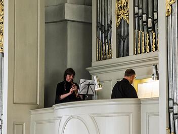 Das Ensemble Concert Royal gastierte in der Schlosskirche Lahm: Karla Schröter (Barockoboe) und Willi Kronenberg (Orgel).Foto: Jochen Berger