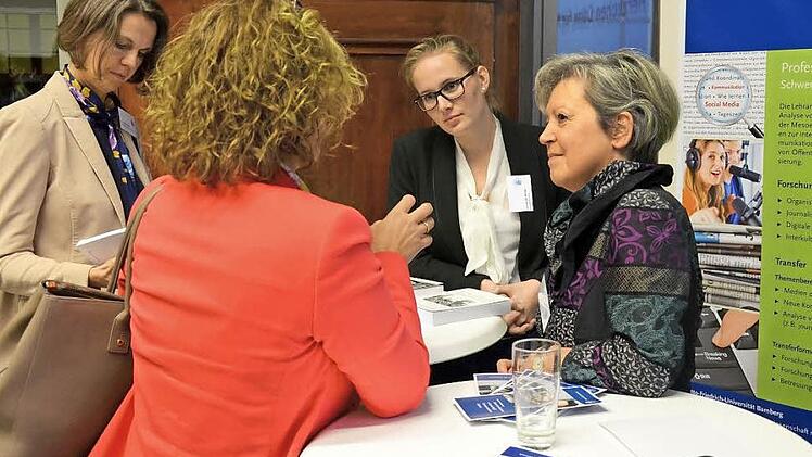 So sieht es aus, wenn Wissenschaft mit Wirtschaft ins Gespräch kommt. Foto: Andrea Spörlein