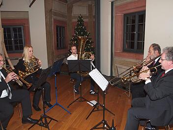 Die Lichtenfelser Blechbläser in der Besetzung (von links) Bernd Fischer, Isabella Pflaum, Achim Stamm, Alfred Förner (Leiter) und Ulrich Förner  erfreuten das Publikum mit festlicher Musik. Foto: Alfred Thieret