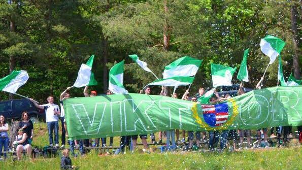 Wie in der Bundesliga: Mit einer beeindruckenden Choreografie unterstützten die Fans des FC Untererthal ihr Team im Derby beim SV Obererthal. Foto: FC Untererthal