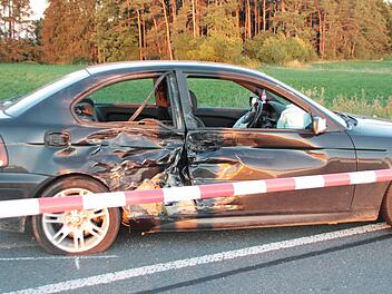 Das Motorrad war in die Beifahrerseite des BMW gekracht. Foto: Jürgen Gärtner