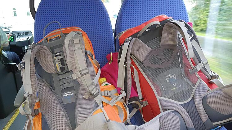 Vor einer Wanderung in Pandemie-Zeiten will gut überlegt sein, was alles in den Rucksack muss. Foto: Christine Fischer