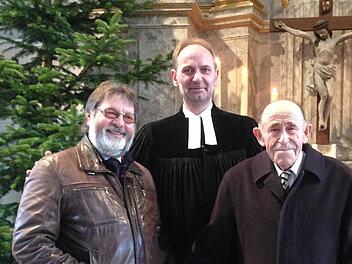 Hast du Töne: Seit sage und schreibe 30 Jahren spielt Walter Kreß die Casteller Orgel. Friedrich Ernst ist sogar schon seit 41 Jahren Mesner. Foto: Scheller