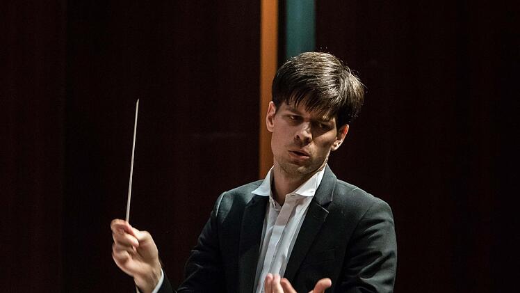 Unter Leitung seines neuen Ersten Kapellmeisters Johannes Braun beeindruckte das Philharmonische Orchester des Landestheater beim Konzert im Kongresshaus.Foto: Jochen Berger