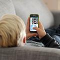 Im Messengerdienst WhatsApp wurde eine Sicherheitslücke gefunden. Ein Blogger hat dazu Informationen veröffentlicht.  Symbolfoto: Tobias Hase/dpa